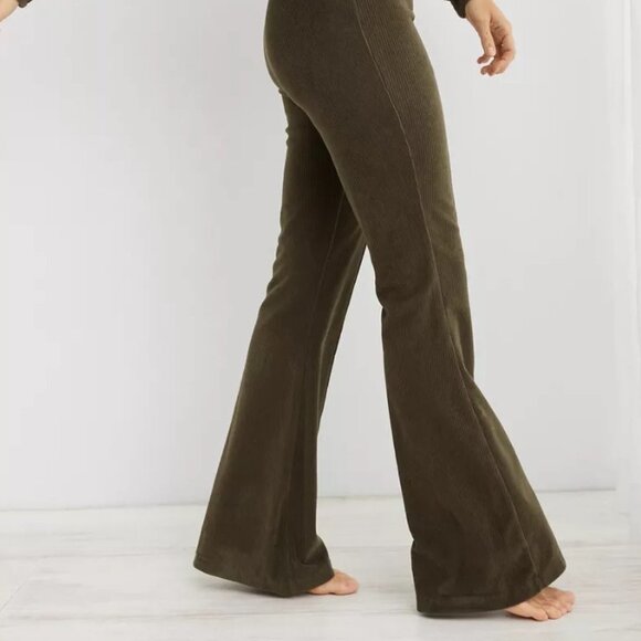 NEW Aerie Women's Groove-On Rib Velour High Waisted Flare Pant Olive - Picture 6 of 12